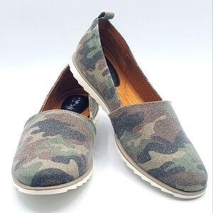 Eurosoft by Sofft, Robyn Camo Slip-On Women's Size 8.5M